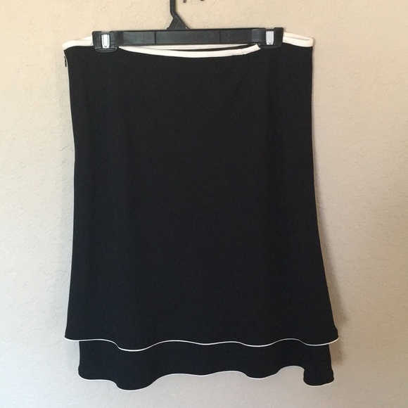 Evan Picone Skirt w/ Ruffle Detail Hem Sz 16 - Picture 2 of 5